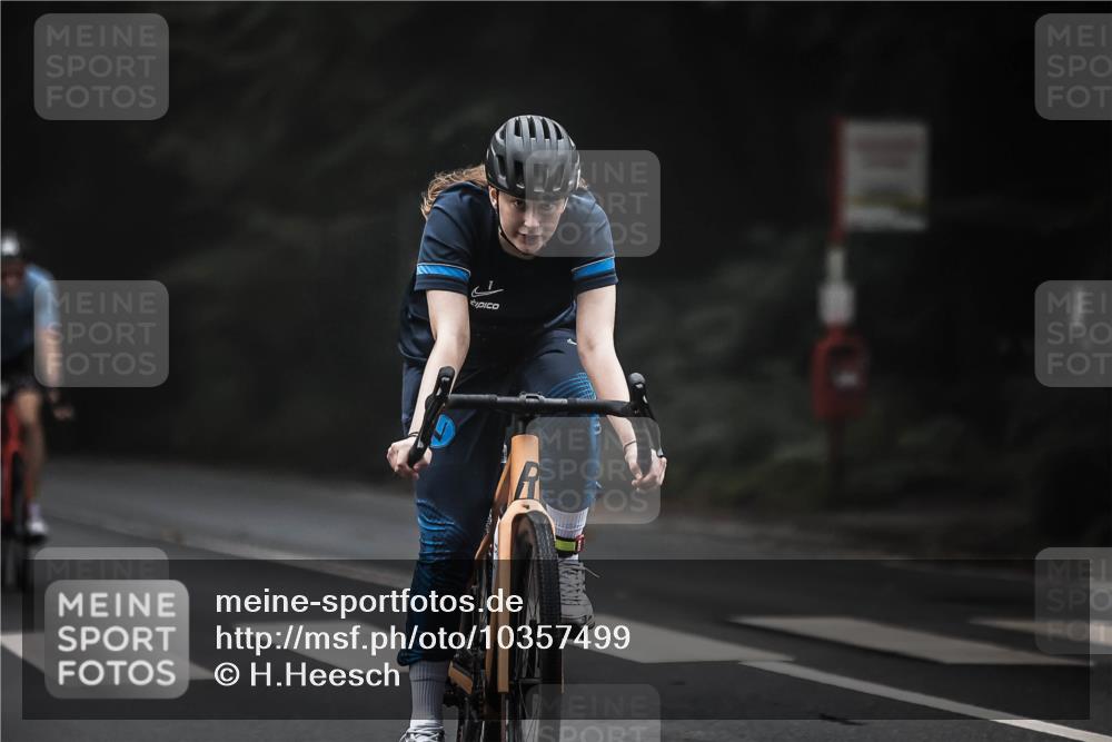 13.09.2026 - Stadtparktriathlon H.Heesch http://msf.ph/oto/10357499 13.09.2026 09:52:22 Radfahren 219, 304, 324 meine-sportfotos.de