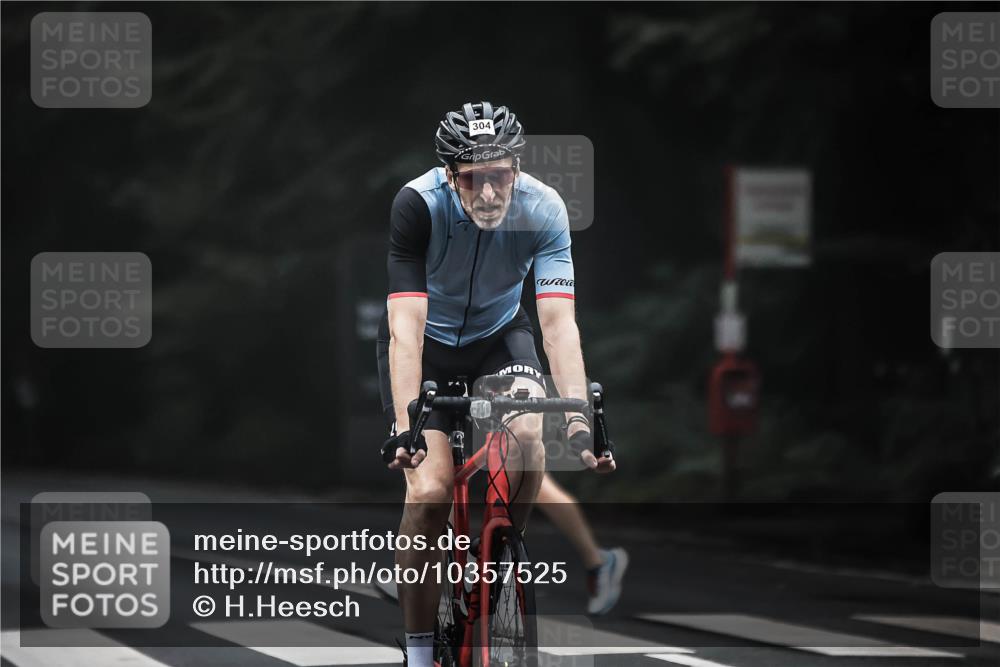 13.09.2026 - Stadtparktriathlon H.Heesch http://msf.ph/oto/10357525 13.09.2026 09:52:24 Radfahren 219, 304, 324 meine-sportfotos.de