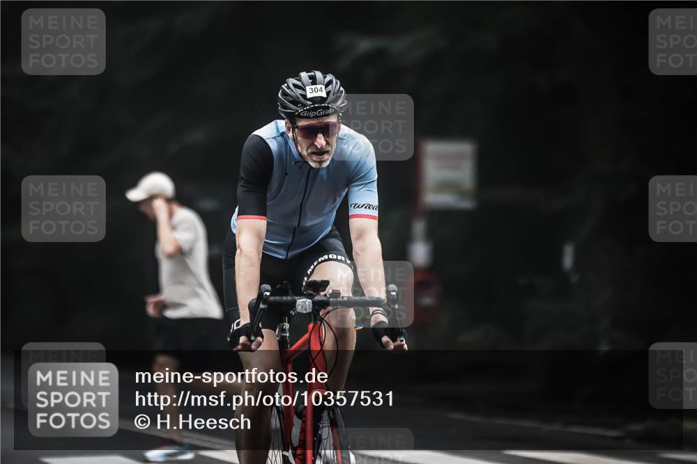 13.09.2026 - Stadtparktriathlon H.Heesch http://msf.ph/oto/10357531 13.09.2026 09:52:24 Radfahren 219, 304, 324 meine-sportfotos.de