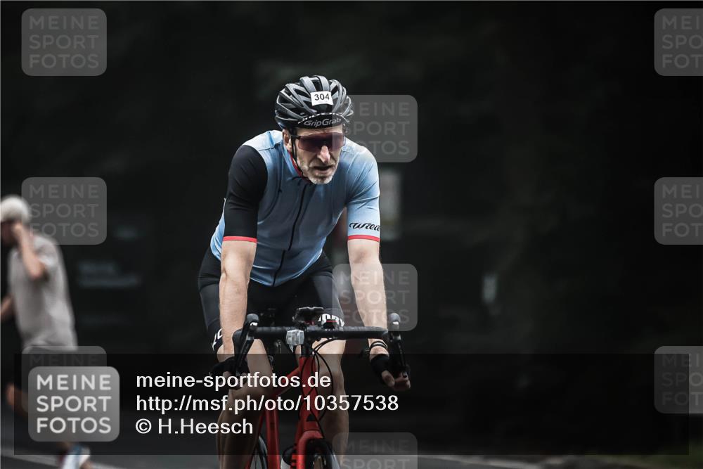 13.09.2026 - Stadtparktriathlon H.Heesch http://msf.ph/oto/10357538 13.09.2026 09:52:24 Radfahren 219, 304, 324 meine-sportfotos.de