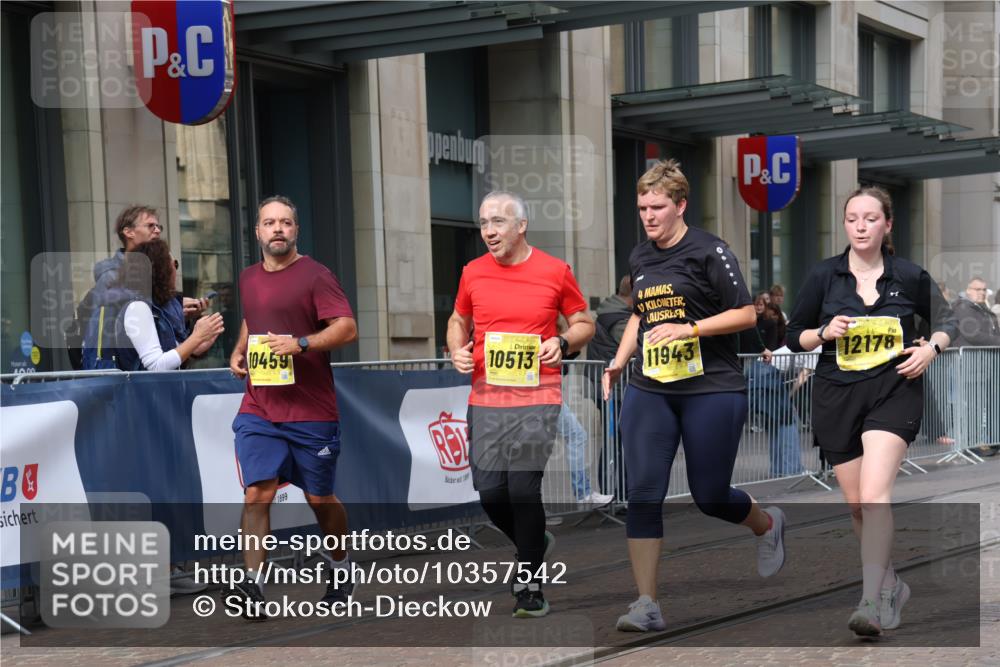 13.09.2026 - 21. swb-Marathon Bremen Strokosch-Dieckow http://msf.ph/oto/10357542 13.09.2026 11:17:58 Ziel 10191, 10192, 10459, 10513, 10535, 10651, 10895, 11482, 11808, 11829, 11943, 12177, 12178, 10137, 10713, 10756, 11367, 11482, 11932, 12023, 12226, 12292, 12321, 12373 meine-sportfotos.de