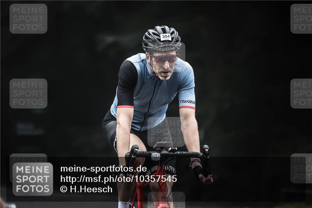 13.09.2026 - Stadtparktriathlon H.Heesch http://msf.ph/oto/10357545 13.09.2026 09:52:24 Radfahren 219, 304, 324 meine-sportfotos.de