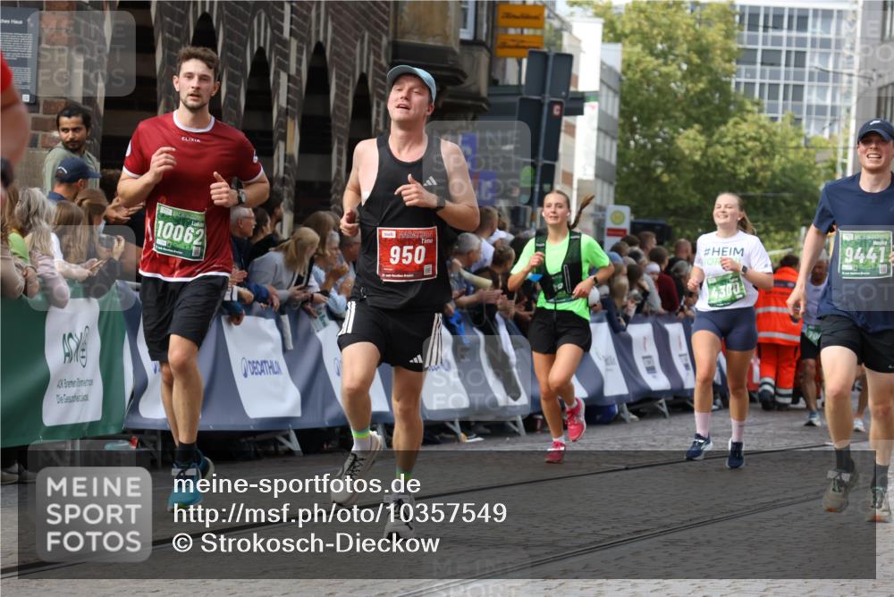 13.09.2026 - 21. swb-Marathon Bremen Strokosch-Dieckow http://msf.ph/oto/10357549 13.09.2026 13:37:30 Ziel 950, 1180, 1285, 1854, 1991, 2241, 2531, 2930, 3333, 3732, 3894, 3909, 4410, 4448, 4932, 4947, 5547, 5577, 5612, 6046, 6431, 6629, 6904, 6947, 6961, 7006, 7445, 7571, 7937, 8268, 8443, 8458, 9140, 9310, 9317, 9415, 9701, 9840, 13077, 3804, 4155, 4300, 4433, 5624, 5783, 5784, 6032, 6596, 6795, 6804, 6911, 7003, 7635, 8315, 8316, 8380, 8674, 9099, 9441, 10062 meine-sportfotos.de