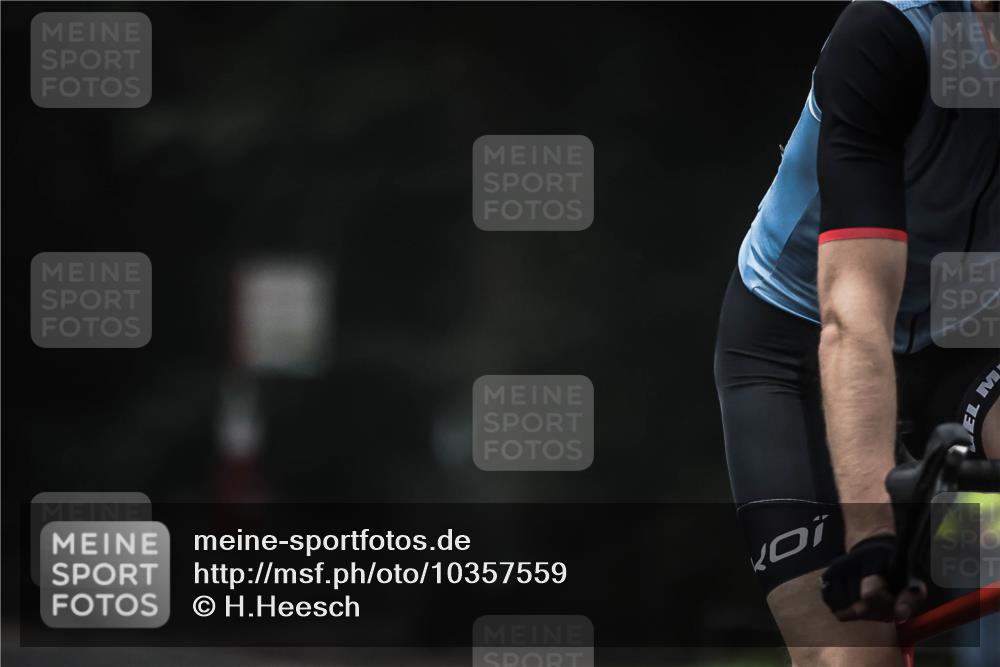 13.09.2026 - Stadtparktriathlon H.Heesch http://msf.ph/oto/10357559 13.09.2026 09:52:25 Radfahren 219, 304, 324 meine-sportfotos.de