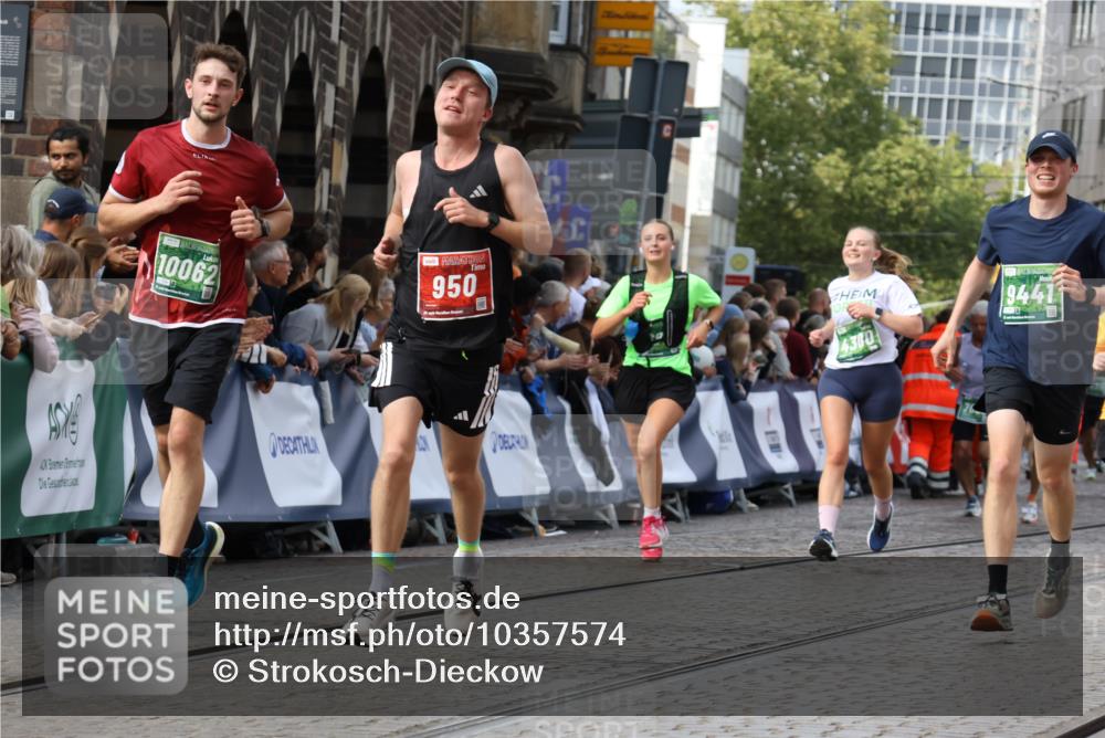 13.09.2026 - 21. swb-Marathon Bremen Strokosch-Dieckow http://msf.ph/oto/10357574 13.09.2026 13:37:30 Ziel 950, 1180, 1285, 1854, 1991, 2241, 2531, 2930, 3333, 3732, 3894, 3909, 4410, 4448, 4932, 4947, 5547, 5577, 5612, 6046, 6431, 6629, 6904, 6947, 6961, 7006, 7445, 7571, 7937, 8268, 8443, 8458, 9140, 9310, 9317, 9415, 9701, 9840, 13077, 3804, 4155, 4300, 4433, 5624, 5783, 5784, 6032, 6596, 6795, 6804, 6911, 7003, 7635, 8315, 8316, 8380, 8674, 9099, 9441, 10062 meine-sportfotos.de