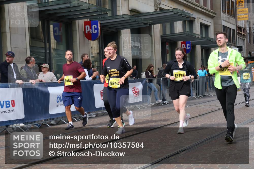 13.09.2026 - 21. swb-Marathon Bremen Strokosch-Dieckow http://msf.ph/oto/10357584 13.09.2026 11:17:59 Ziel 10191, 10192, 10459, 10513, 10535, 10651, 10895, 11808, 11829, 11943, 12177, 12178, 10137, 10713, 10756, 11367, 11482, 11932, 12023, 12226, 12292, 12321, 12373 meine-sportfotos.de