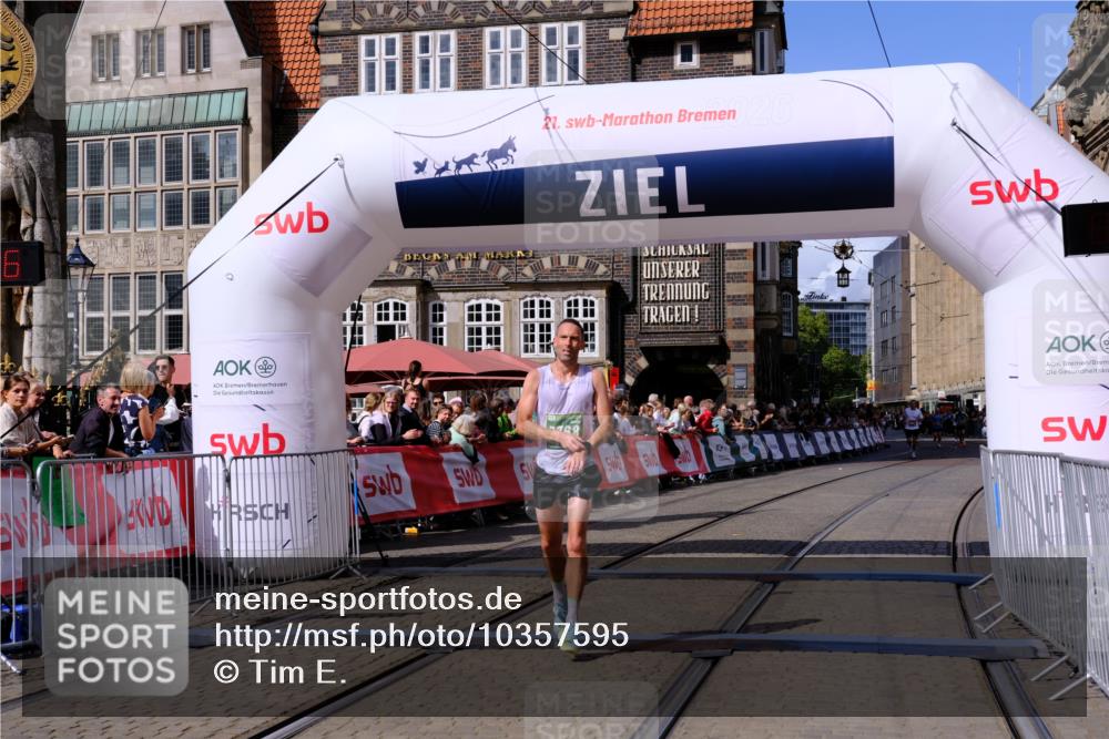 13.09.2026 - 21. swb-Marathon Bremen Tim E. http://msf.ph/oto/10357595 13.09.2026 12:52:54 Ziel 525, 553, 7768, 8729 meine-sportfotos.de