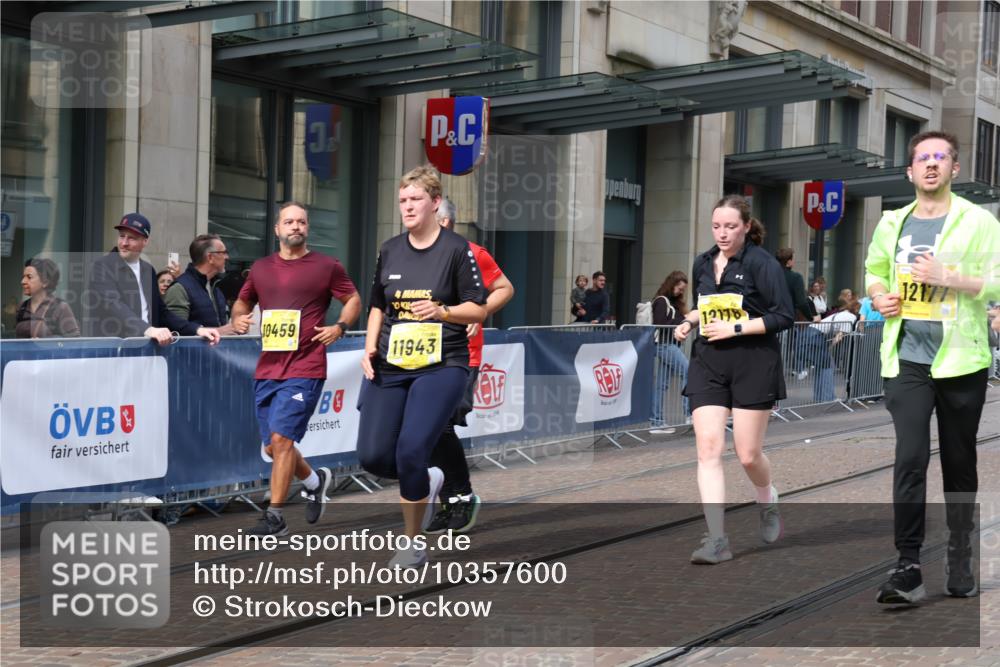 13.09.2026 - 21. swb-Marathon Bremen Strokosch-Dieckow http://msf.ph/oto/10357600 13.09.2026 11:17:59 Ziel 10191, 10192, 10459, 10513, 10535, 10651, 10895, 11808, 11829, 11943, 12177, 12178, 10137, 10713, 10756, 11367, 11482, 11932, 12023, 12226, 12292, 12321, 12373 meine-sportfotos.de