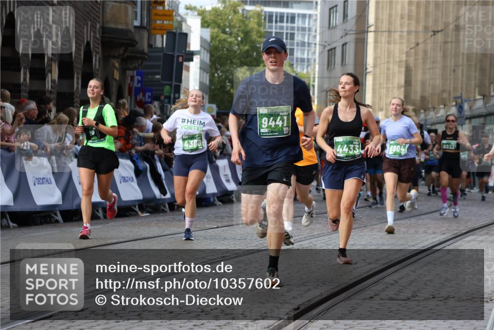 13.09.2026 - 21. swb-Marathon Bremen Strokosch-Dieckow http://msf.ph/oto/10357602 13.09.2026 13:37:31 Ziel 950, 1180, 1285, 1854, 1991, 2531, 2930, 3333, 3627, 3732, 3823, 3894, 3909, 4410, 4448, 4932, 4947, 5388, 5547, 5577, 5612, 5791, 6046, 6431, 6629, 6904, 6947, 6961, 7006, 7445, 7571, 7937, 8268, 8443, 8458, 9140, 9310, 9317, 9415, 9701, 9840, 13077, 581, 3804, 4155, 4159, 4300, 4433, 5624, 5783, 5784, 6032, 6596, 6795, 6804, 6911, 7003, 7635, 8315, 8316, 8380, 9099, 9441, 10062 meine-sportfotos.de