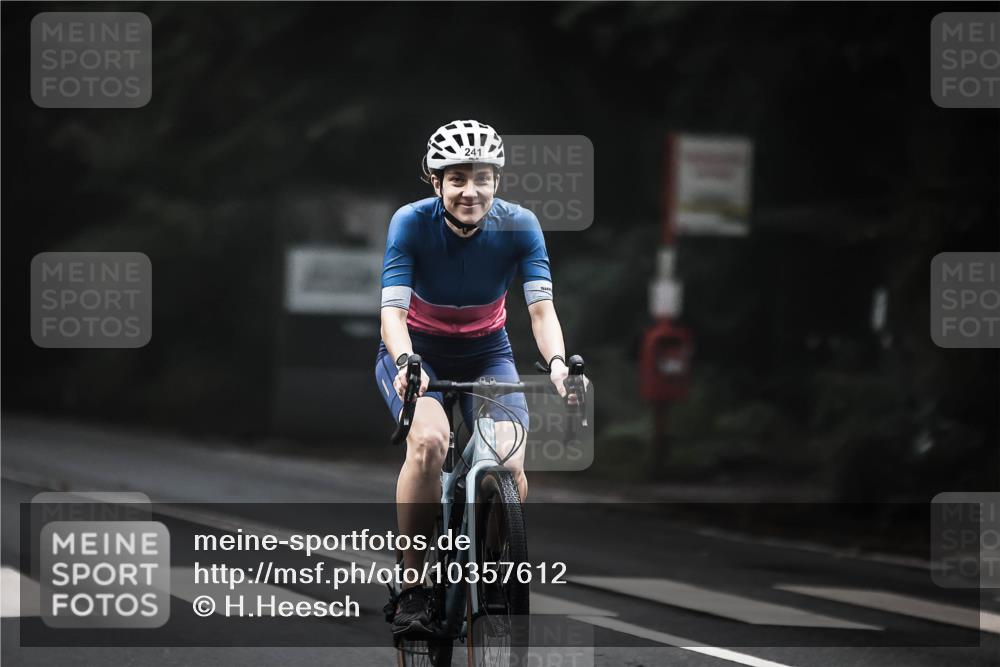 13.09.2026 - Stadtparktriathlon H.Heesch http://msf.ph/oto/10357612 13.09.2026 09:52:36 Radfahren 241, 331, 332, 341 meine-sportfotos.de