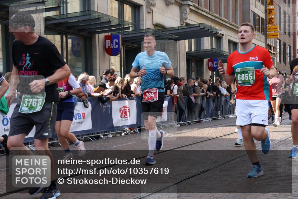 13.09.2026 - 21. swb-Marathon Bremen Strokosch-Dieckow http://msf.ph/oto/10357619 13.09.2026 13:34:36 Ziel 489, 1210, 1967, 2413, 2430, 2525, 2561, 2755, 3181, 3217, 3353, 3380, 3765, 3768, 3842, 4487, 5125, 5415, 5647, 5684, 6085, 6128, 6168, 6244, 6391, 6403, 6627, 6655, 6756, 7123, 7405, 7443, 7462, 7750, 8155, 8182, 8493, 8515, 8552, 8623, 8683, 9038, 9820, 13017, 13018, 13051, 13060, 13180, 682, 784, 809, 911, 1307, 1395, 1871, 2215, 2831, 3029, 3052, 3058, 3068, 3214, 3318, 3388, 3409, 3636, 3890, 4112, 4537, 4616, 5147, 5378, 5488, 5566, 5694, 5760, 5852 meine-sportfotos.de