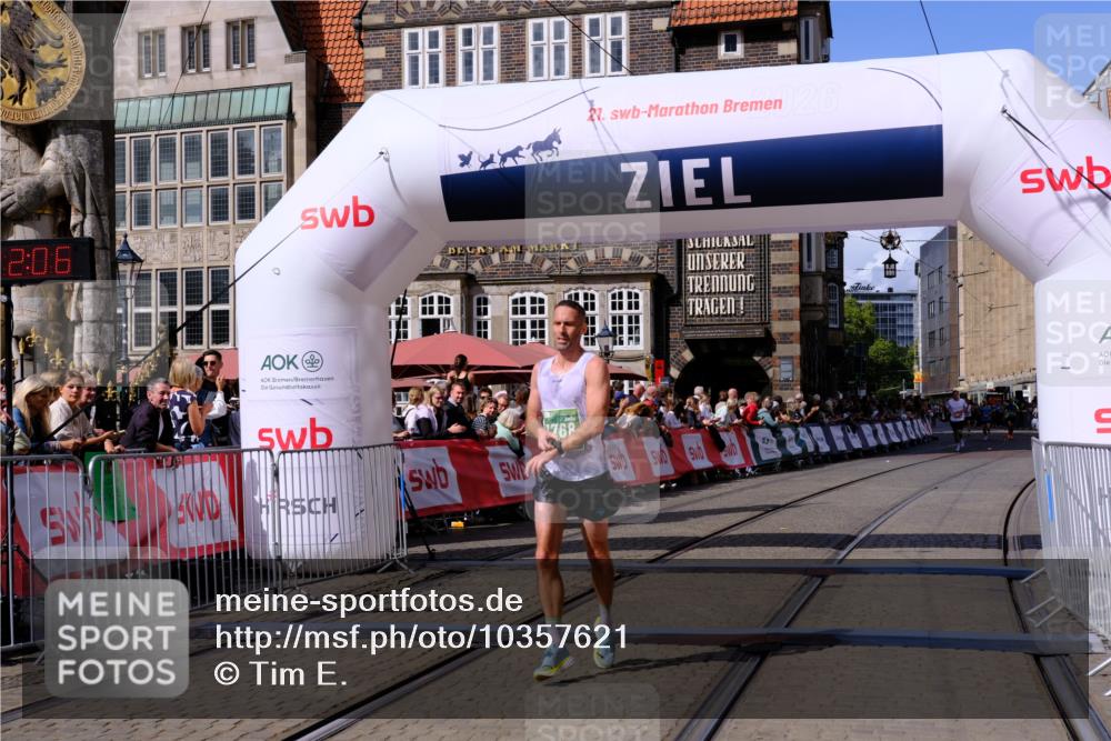 13.09.2026 - 21. swb-Marathon Bremen Tim E. http://msf.ph/oto/10357621 13.09.2026 12:52:55 Ziel 525, 553, 7768, 8729 meine-sportfotos.de