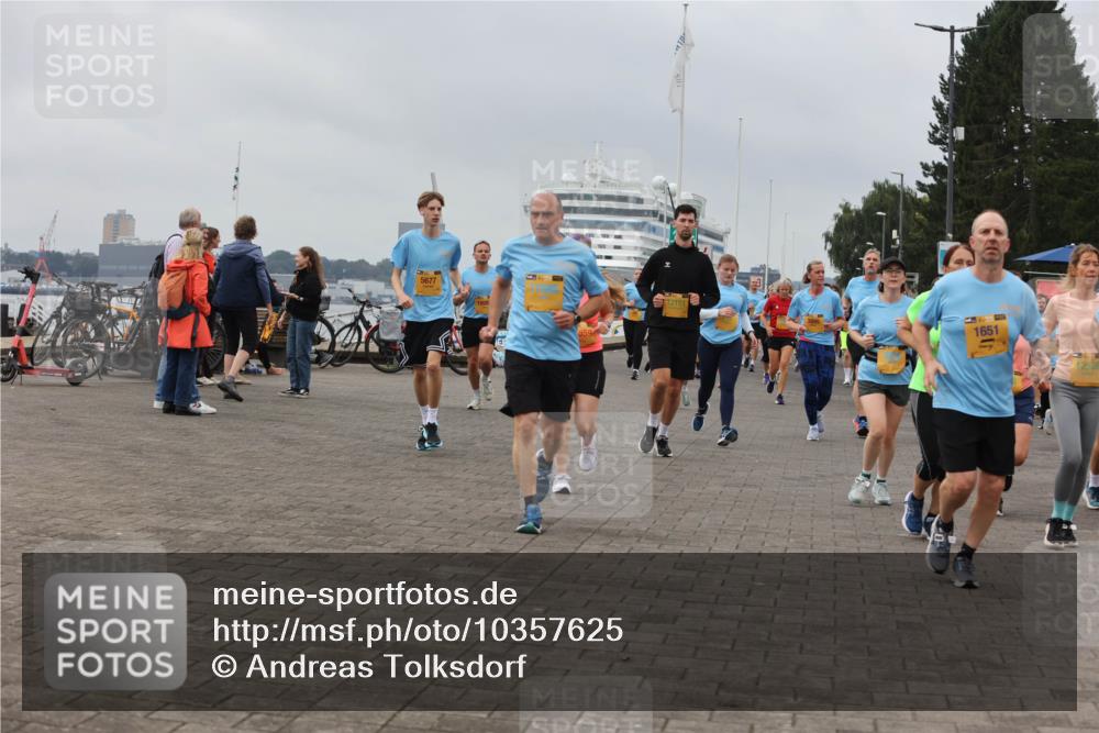 13.09.2026 - Kiel Lauf Andreas Tolksdorf http://msf.ph/oto/10357625 13.09.2026 10:00:06 Kiellinie 5677, 1098, 559, 12151, 1651 meine-sportfotos.de