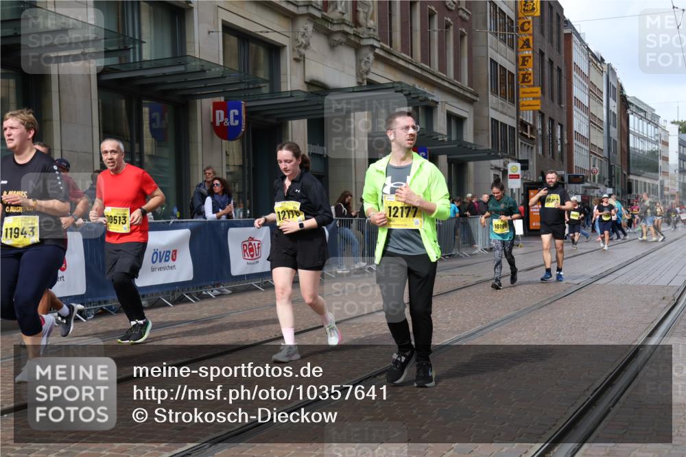 13.09.2026 - 21. swb-Marathon Bremen Strokosch-Dieckow http://msf.ph/oto/10357641 13.09.2026 11:18:00 Ziel 10176, 10191, 10192, 10459, 10513, 10535, 10651, 10895, 11808, 11829, 11943, 12177, 12178, 10137, 10713, 11367, 11482, 11808, 11932, 12023, 12226, 12292, 12321, 12373 meine-sportfotos.de