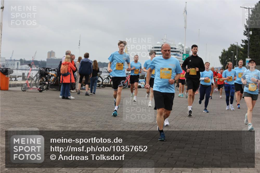 13.09.2026 - Kiel Lauf Andreas Tolksdorf http://msf.ph/oto/10357652 13.09.2026 10:00:07 Kiellinie 5677, 12151, 10980, 11585 meine-sportfotos.de