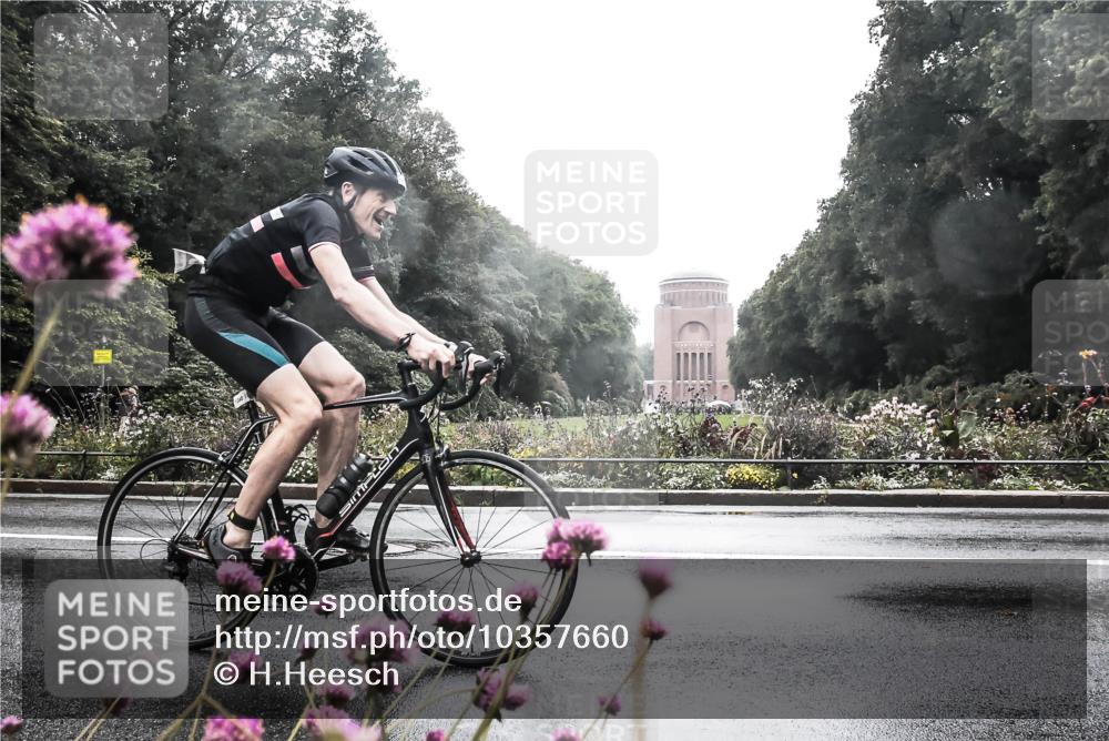 13.09.2026 - Stadtparktriathlon H.Heesch http://msf.ph/oto/10357660 13.09.2026 13:13:02 Radfahren 1339, 1340 meine-sportfotos.de