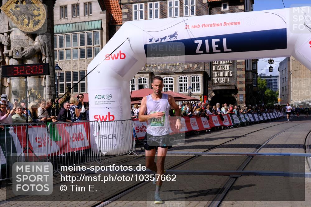13.09.2026 - 21. swb-Marathon Bremen Tim E. http://msf.ph/oto/10357662 13.09.2026 12:52:55 Ziel 525, 553, 7768, 8729 meine-sportfotos.de