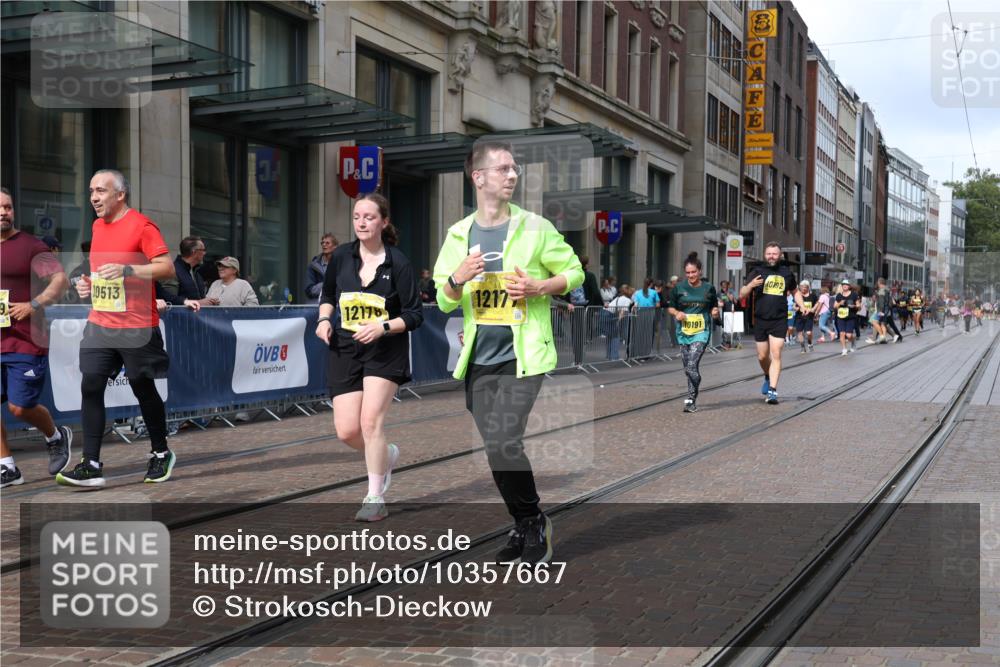 13.09.2026 - 21. swb-Marathon Bremen Strokosch-Dieckow http://msf.ph/oto/10357667 13.09.2026 11:18:00 Ziel 10176, 10191, 10192, 10459, 10513, 10535, 10651, 10895, 11808, 11829, 11943, 12177, 12178, 10137, 10713, 11367, 11482, 11808, 11932, 12023, 12226, 12292, 12321, 12373 meine-sportfotos.de