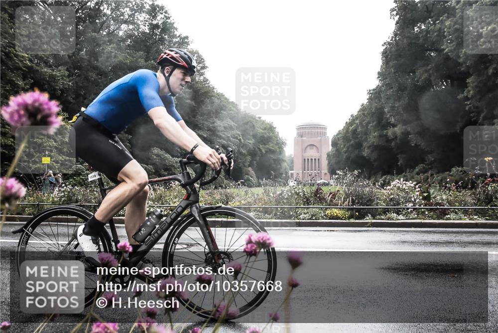 13.09.2026 - Stadtparktriathlon H.Heesch http://msf.ph/oto/10357668 13.09.2026 13:13:04 Radfahren 1339, 1340 meine-sportfotos.de