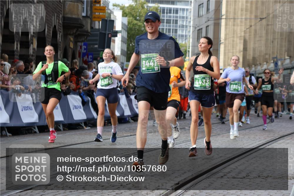 13.09.2026 - 21. swb-Marathon Bremen Strokosch-Dieckow http://msf.ph/oto/10357680 13.09.2026 13:37:31 Ziel 950, 1180, 1285, 1854, 1991, 2531, 2930, 3333, 3627, 3732, 3823, 3894, 3909, 4410, 4448, 4932, 4947, 5388, 5547, 5577, 5612, 5791, 6046, 6431, 6629, 6904, 6947, 6961, 7006, 7445, 7571, 7937, 8268, 8443, 8458, 9140, 9310, 9317, 9415, 9701, 9840, 13077, 581, 3804, 4155, 4159, 4300, 4433, 5624, 5783, 5784, 6032, 6596, 6795, 6804, 6911, 7003, 7635, 8315, 8316, 8380, 9099, 9441, 10062 meine-sportfotos.de