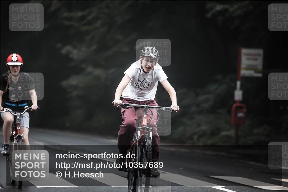13.09.2026 - Stadtparktriathlon H.Heesch http://msf.ph/oto/10357689 13.09.2026 09:52:47 Radfahren 228, 255, 256, 308, 323, 332 meine-sportfotos.de