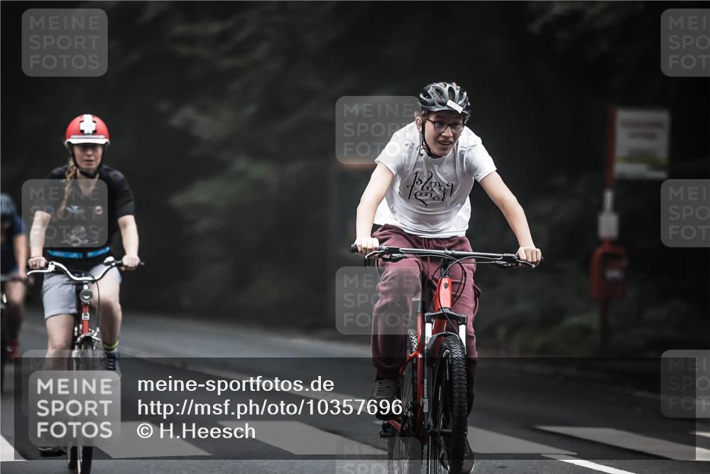 13.09.2026 - Stadtparktriathlon H.Heesch http://msf.ph/oto/10357696 13.09.2026 09:52:47 Radfahren 228, 255, 256, 308, 323, 332 meine-sportfotos.de