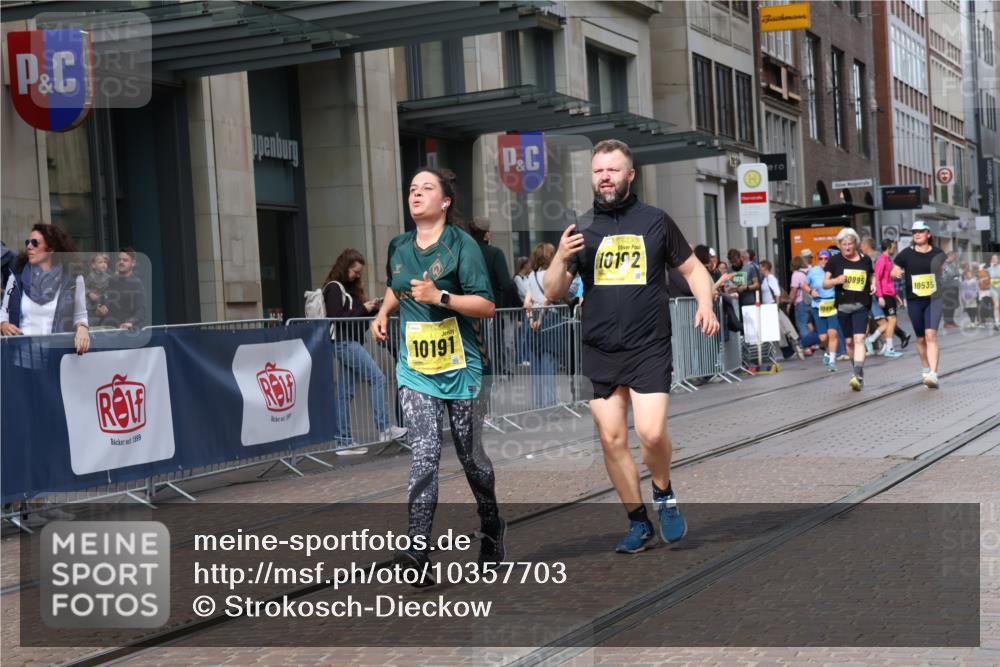 13.09.2026 - 21. swb-Marathon Bremen Strokosch-Dieckow http://msf.ph/oto/10357703 13.09.2026 11:18:02 Ziel 10176, 10191, 10192, 10459, 10513, 10535, 10651, 10895, 11829, 11943, 12177, 12178, 10137, 10713, 11367, 11482, 11808, 11932, 11943, 12023, 12226, 12292, 12321, 12373 meine-sportfotos.de
