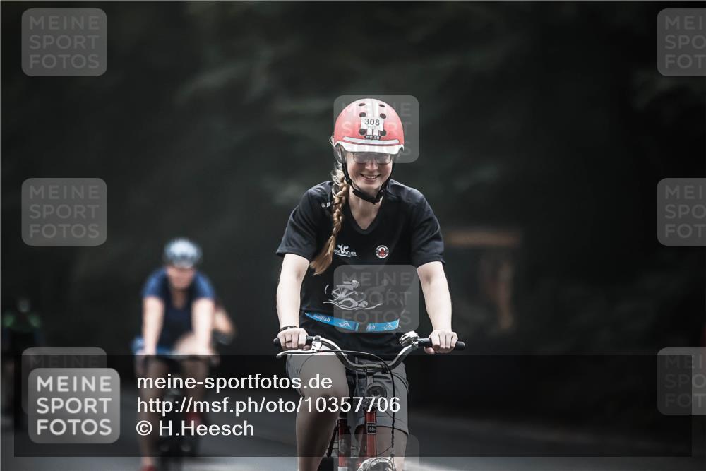 13.09.2026 - Stadtparktriathlon H.Heesch http://msf.ph/oto/10357706 13.09.2026 09:52:48 Radfahren 228, 255, 256, 308, 323 meine-sportfotos.de