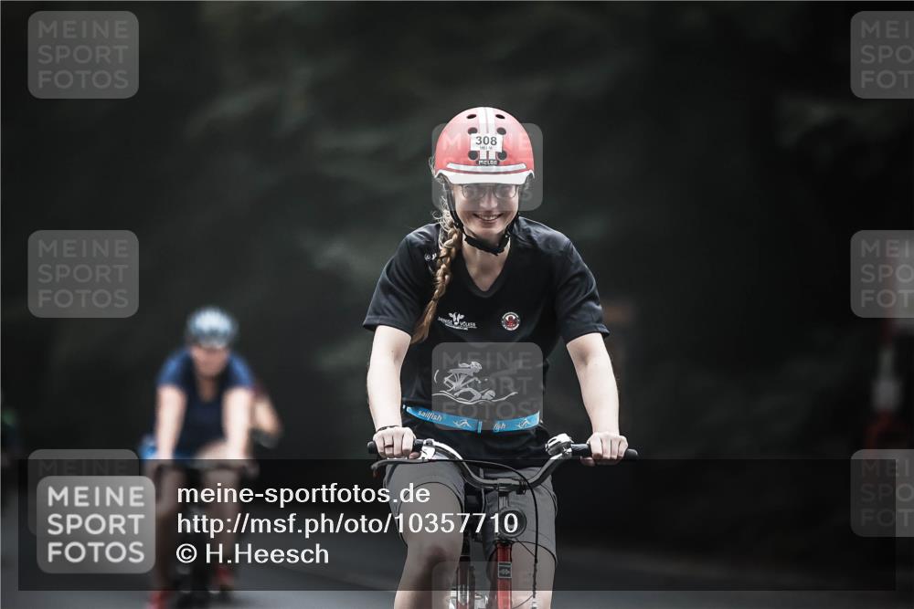 13.09.2026 - Stadtparktriathlon H.Heesch http://msf.ph/oto/10357710 13.09.2026 09:52:48 Radfahren 228, 255, 256, 308, 323 meine-sportfotos.de