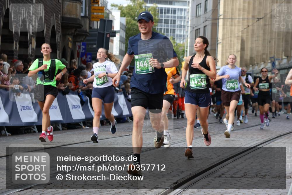 13.09.2026 - 21. swb-Marathon Bremen Strokosch-Dieckow http://msf.ph/oto/10357712 13.09.2026 13:37:31 Ziel 950, 1180, 1285, 1854, 1991, 2531, 2930, 3333, 3627, 3732, 3823, 3894, 3909, 4410, 4448, 4932, 4947, 5388, 5547, 5577, 5612, 5791, 6046, 6431, 6629, 6904, 6947, 6961, 7006, 7445, 7571, 7937, 8268, 8443, 8458, 9140, 9310, 9317, 9415, 9701, 9840, 13077, 581, 3804, 4155, 4159, 4300, 4433, 5624, 5783, 5784, 6032, 6596, 6795, 6804, 6911, 7003, 7635, 8315, 8316, 8380, 9099, 9441, 10062 meine-sportfotos.de