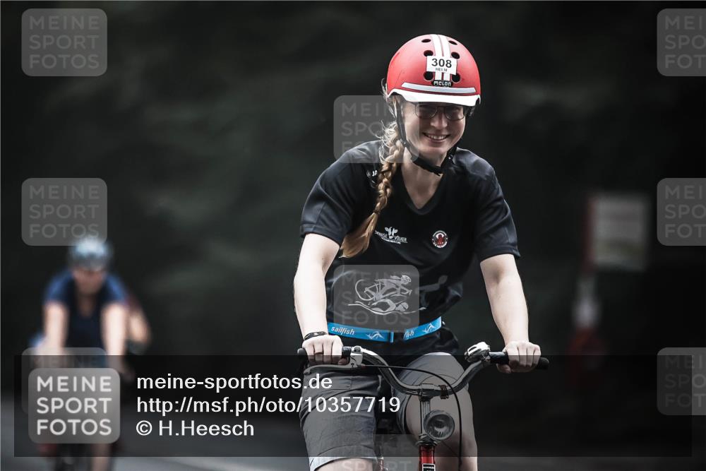 13.09.2026 - Stadtparktriathlon H.Heesch http://msf.ph/oto/10357719 13.09.2026 09:52:49 Radfahren 228, 255, 256, 308, 323 meine-sportfotos.de
