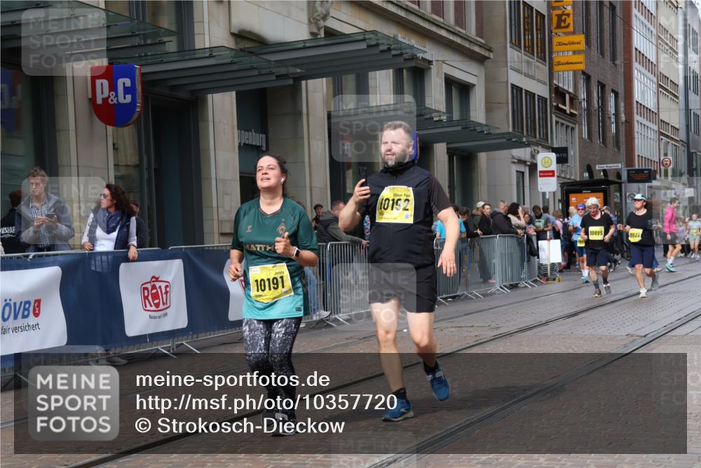 13.09.2026 - 21. swb-Marathon Bremen Strokosch-Dieckow http://msf.ph/oto/10357720 13.09.2026 11:18:03 Ziel 10176, 10191, 10192, 10459, 10513, 10535, 10651, 10895, 10899, 11829, 12177, 12178, 10137, 10713, 11367, 11482, 11808, 11829, 11932, 11943, 12023, 12226, 12321, 12373 meine-sportfotos.de