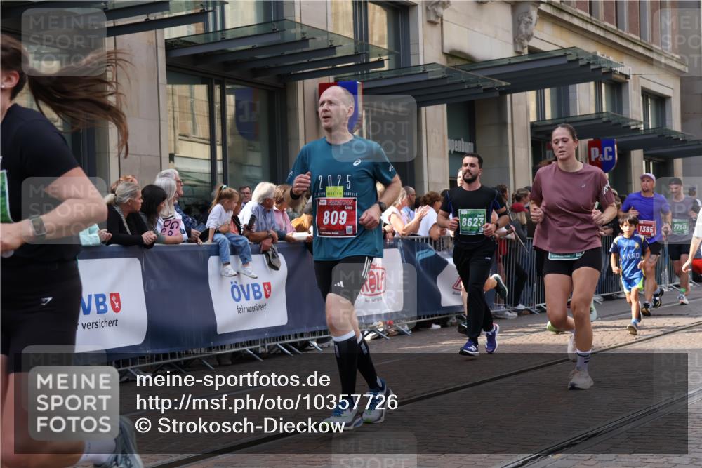 13.09.2026 - 21. swb-Marathon Bremen Strokosch-Dieckow http://msf.ph/oto/10357726 13.09.2026 13:34:39 Ziel 489, 1210, 2413, 2430, 2492, 2525, 2561, 2755, 3063, 3181, 3217, 3353, 3380, 3768, 3842, 4487, 5125, 5415, 5647, 5684, 6085, 6128, 6391, 6403, 6627, 6655, 6756, 7123, 7405, 7443, 7462, 7750, 8155, 8515, 8623, 8683, 9017, 9038, 9216, 9820, 13017, 13018, 13051, 13060, 13180, 682, 784, 809, 911, 1307, 1395, 1871, 1967, 2215, 2831, 3029, 3052, 3058, 3068, 3214, 3318, 3388, 3409, 3636, 3765, 3890, 4112, 4537, 4616, 5147, 5378, 5488, 5566, 5694, 5760, 5852 meine-sportfotos.de