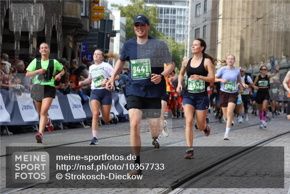 13.09.2026 - 21. swb-Marathon Bremen Strokosch-Dieckow http://msf.ph/oto/10357733 13.09.2026 13:37:31 Ziel 950, 1180, 1285, 1854, 1991, 2531, 2930, 3333, 3627, 3732, 3823, 3894, 3909, 4410, 4448, 4932, 4947, 5388, 5547, 5577, 5612, 5791, 6046, 6431, 6629, 6904, 6947, 6961, 7006, 7445, 7571, 7937, 8268, 8443, 8458, 9140, 9310, 9317, 9415, 9701, 9840, 13077, 581, 3804, 4155, 4159, 4300, 4433, 5624, 5783, 5784, 6032, 6596, 6795, 6804, 6911, 7003, 7635, 8315, 8316, 8380, 9099, 9441, 10062 meine-sportfotos.de
