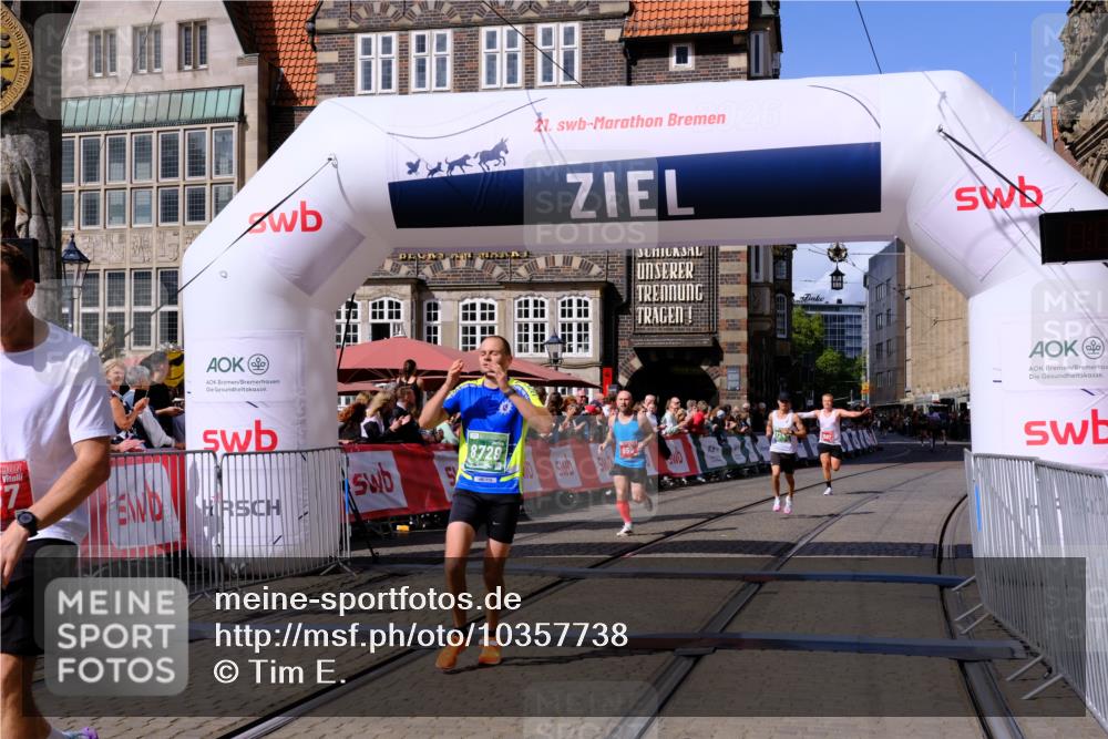 13.09.2026 - 21. swb-Marathon Bremen Tim E. http://msf.ph/oto/10357738 13.09.2026 12:53:07 Ziel 417, 553, 2100, 7244, 8077, 8729, 9522 meine-sportfotos.de