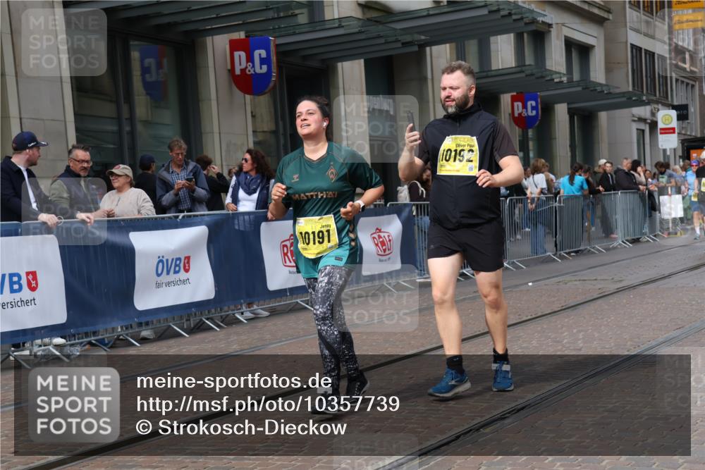 13.09.2026 - 21. swb-Marathon Bremen Strokosch-Dieckow http://msf.ph/oto/10357739 13.09.2026 11:18:03 Ziel 10176, 10191, 10192, 10459, 10513, 10535, 10651, 10895, 10899, 11829, 12177, 12178, 10137, 10713, 11367, 11482, 11808, 11829, 11932, 11943, 12023, 12226, 12321, 12373 meine-sportfotos.de