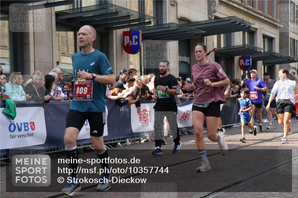 13.09.2026 - 21. swb-Marathon Bremen Strokosch-Dieckow http://msf.ph/oto/10357744 13.09.2026 13:34:39 Ziel 489, 1210, 2413, 2430, 2492, 2525, 2561, 2755, 3063, 3181, 3217, 3353, 3380, 3768, 3842, 4487, 5125, 5415, 5647, 5684, 6085, 6128, 6391, 6403, 6627, 6655, 6756, 7123, 7405, 7443, 7462, 7750, 8155, 8515, 8623, 8683, 9017, 9038, 9216, 9820, 13017, 13018, 13051, 13060, 13180, 682, 784, 809, 911, 1307, 1395, 1871, 1967, 2215, 2831, 3029, 3052, 3058, 3068, 3214, 3318, 3388, 3409, 3636, 3765, 3890, 4112, 4537, 4616, 5147, 5378, 5488, 5566, 5694, 5760, 5852 meine-sportfotos.de
