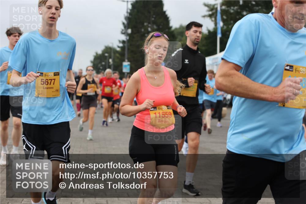 13.09.2026 - Kiel Lauf Andreas Tolksdorf http://msf.ph/oto/10357753 13.09.2026 10:00:10 Kiellinie 4, 38, 5677, 38, 11559, 38 meine-sportfotos.de