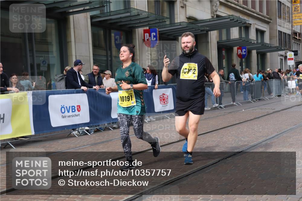 13.09.2026 - 21. swb-Marathon Bremen Strokosch-Dieckow http://msf.ph/oto/10357757 13.09.2026 11:18:04 Ziel 10176, 10191, 10192, 10194, 10459, 10513, 10535, 10600, 10651, 10895, 10899, 12177, 12178, 10137, 10713, 11367, 11482, 11808, 11829, 11932, 11943, 12023, 12226, 12321, 12373 meine-sportfotos.de