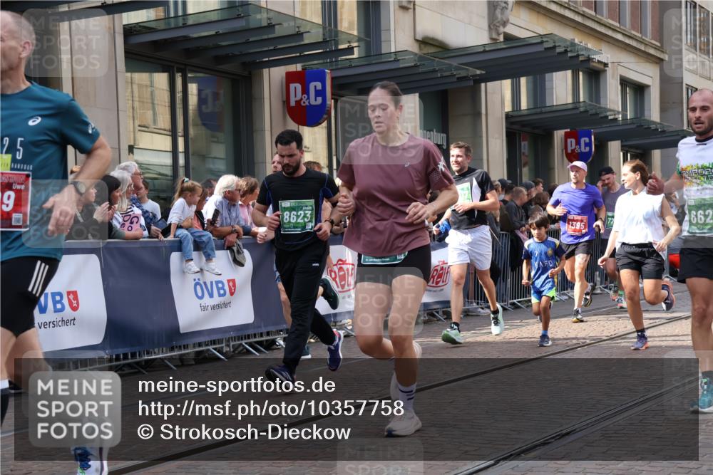 13.09.2026 - 21. swb-Marathon Bremen Strokosch-Dieckow http://msf.ph/oto/10357758 13.09.2026 13:34:39 Ziel 489, 1210, 2413, 2430, 2492, 2525, 2561, 2755, 3063, 3181, 3217, 3353, 3380, 3768, 3842, 4487, 5125, 5415, 5647, 5684, 6085, 6128, 6391, 6403, 6627, 6655, 6756, 7123, 7405, 7443, 7462, 7750, 8155, 8515, 8623, 8683, 9017, 9038, 9216, 9820, 13017, 13018, 13051, 13060, 13180, 682, 784, 809, 911, 1307, 1395, 1871, 1967, 2215, 2831, 3029, 3052, 3058, 3068, 3214, 3318, 3388, 3409, 3636, 3765, 3890, 4112, 4537, 4616, 5147, 5378, 5488, 5566, 5694, 5760, 5852 meine-sportfotos.de