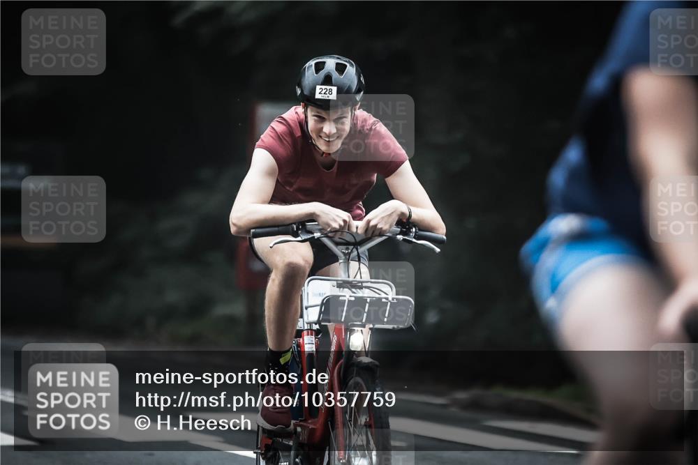 13.09.2026 - Stadtparktriathlon H.Heesch http://msf.ph/oto/10357759 13.09.2026 09:52:51 Radfahren 228, 255, 256, 308, 323 meine-sportfotos.de