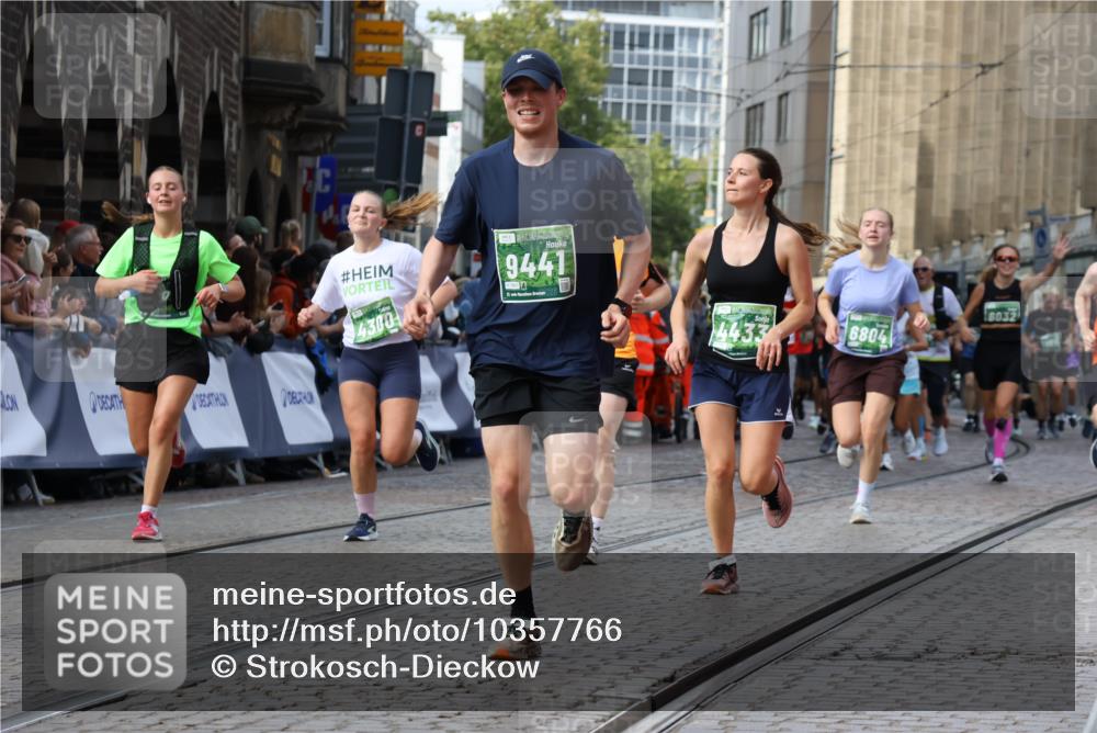 13.09.2026 - 21. swb-Marathon Bremen Strokosch-Dieckow http://msf.ph/oto/10357766 13.09.2026 13:37:32 Ziel 869, 950, 1180, 1285, 1854, 1991, 2531, 3333, 3627, 3732, 3823, 3894, 4448, 4932, 4947, 5388, 5547, 5577, 5612, 5791, 6046, 6431, 6629, 6904, 6947, 6961, 7006, 7571, 7937, 8268, 8443, 8458, 8753, 9140, 9310, 9317, 9415, 9701, 9840, 13077, 581, 4155, 4159, 4300, 4433, 5624, 5783, 5784, 6032, 6596, 6795, 6804, 6911, 7003, 7635, 7985, 8010, 8315, 8316, 8380, 9099, 10062 meine-sportfotos.de