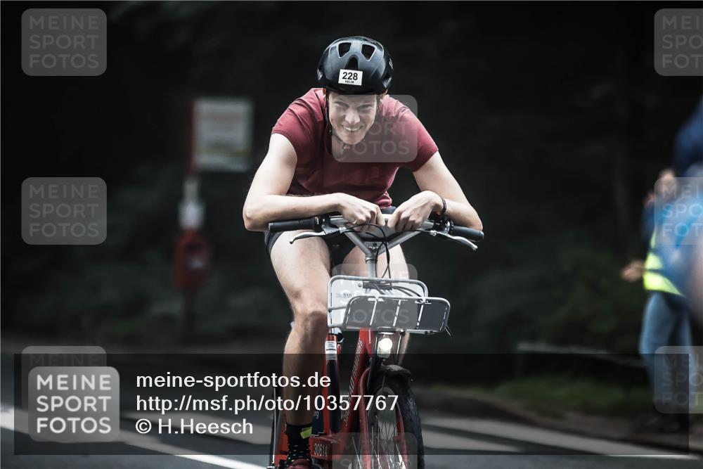 13.09.2026 - Stadtparktriathlon H.Heesch http://msf.ph/oto/10357767 13.09.2026 09:52:51 Radfahren 228, 255, 256, 308, 323 meine-sportfotos.de