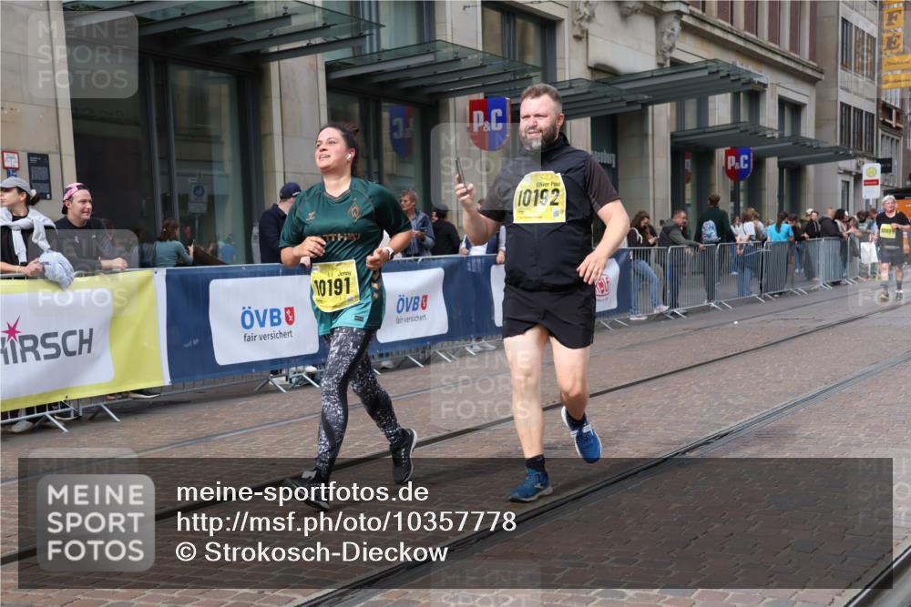 13.09.2026 - 21. swb-Marathon Bremen Strokosch-Dieckow http://msf.ph/oto/10357778 13.09.2026 11:18:04 Ziel 10176, 10191, 10192, 10194, 10459, 10513, 10535, 10600, 10651, 10895, 10899, 12177, 12178, 10137, 10713, 11367, 11482, 11808, 11829, 11932, 11943, 12023, 12226, 12321, 12373 meine-sportfotos.de