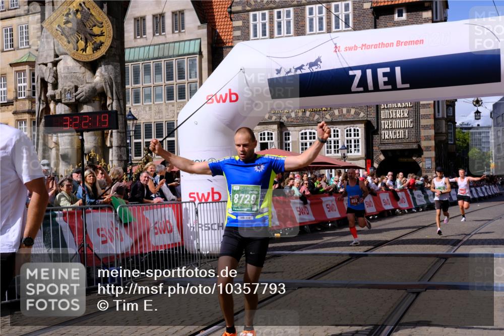 13.09.2026 - 21. swb-Marathon Bremen Tim E. http://msf.ph/oto/10357793 13.09.2026 12:53:07 Ziel 417, 553, 2100, 7244, 8077, 8729, 9522 meine-sportfotos.de