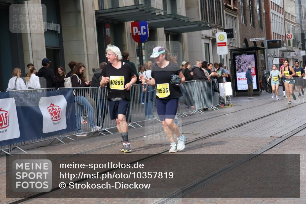 13.09.2026 - 21. swb-Marathon Bremen Strokosch-Dieckow http://msf.ph/oto/10357819 13.09.2026 11:18:08 Ziel 10176, 10191, 10192, 10194, 10459, 10513, 10535, 10600, 10651, 10895, 10899, 10997, 12177, 12178, 12371, 12561, 10137, 10459, 10513, 10713, 11367, 11482, 11808, 11829, 11943, 12023, 12321, 12373 meine-sportfotos.de