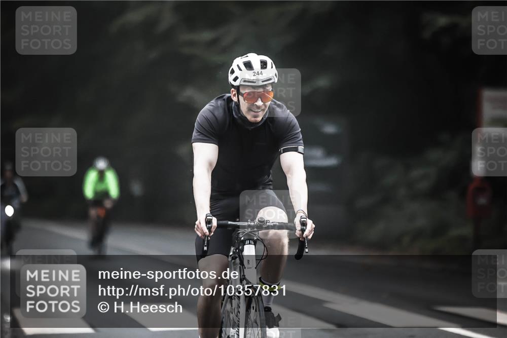 13.09.2026 - Stadtparktriathlon H.Heesch http://msf.ph/oto/10357831 13.09.2026 09:53:08 Radfahren 233, 244, 286, 326 meine-sportfotos.de