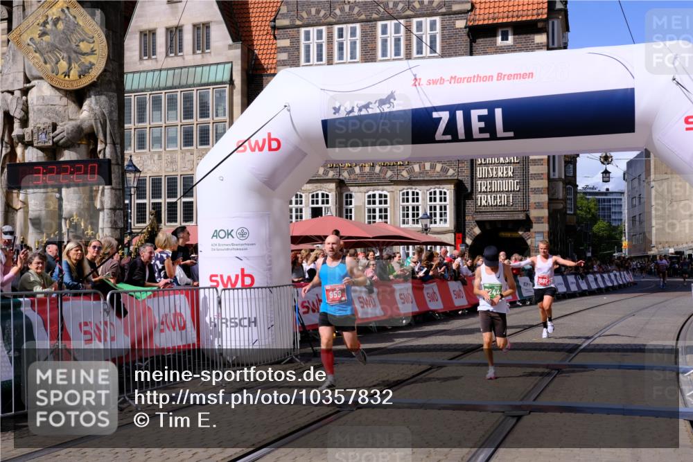 13.09.2026 - 21. swb-Marathon Bremen Tim E. http://msf.ph/oto/10357832 13.09.2026 12:53:09 Ziel 417, 553, 2100, 7244, 8077, 8729, 9522 meine-sportfotos.de