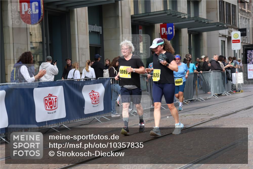 13.09.2026 - 21. swb-Marathon Bremen Strokosch-Dieckow http://msf.ph/oto/10357835 13.09.2026 11:18:09 Ziel 10176, 10191, 10192, 10194, 10535, 10600, 10651, 10895, 10899, 10997, 12177, 12178, 12371, 12561, 10137, 10191, 10459, 10513, 10713, 11367, 11482, 11808, 11829, 11943, 12023, 12177, 12178, 12321, 12373 meine-sportfotos.de
