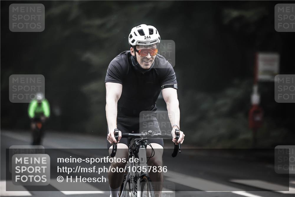 13.09.2026 - Stadtparktriathlon H.Heesch http://msf.ph/oto/10357836 13.09.2026 09:53:08 Radfahren 233, 244, 286, 326 meine-sportfotos.de